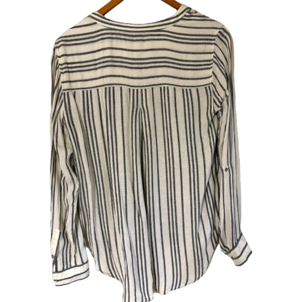 Lucky Brand-Medium 100% viscose off white/gray striped blouse. Roll tab sleeve - Picture 6 of 16